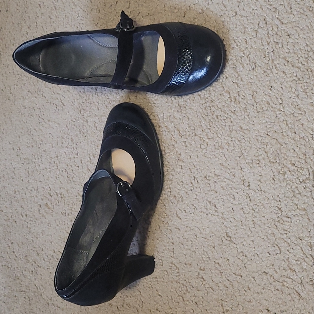Black Mary jane heel 3 inch heel, size 9.5, good condition. Aerosoles Brand